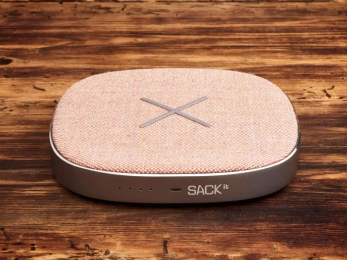 CHARGEit powerbank og trådløs oplader fra SACKit - Rose