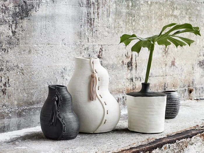 Sitika vase fra Muubs - Sort.