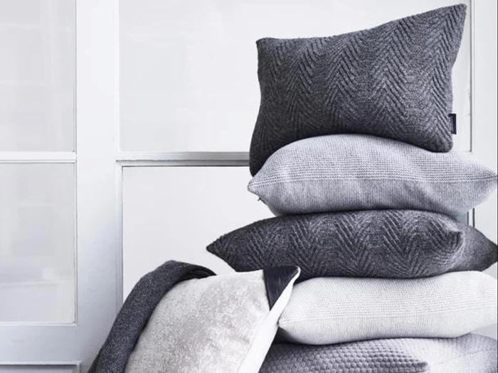 Herringbone pude i grå 50x50 fra LOUISE ROE - 100% alpaca uld 