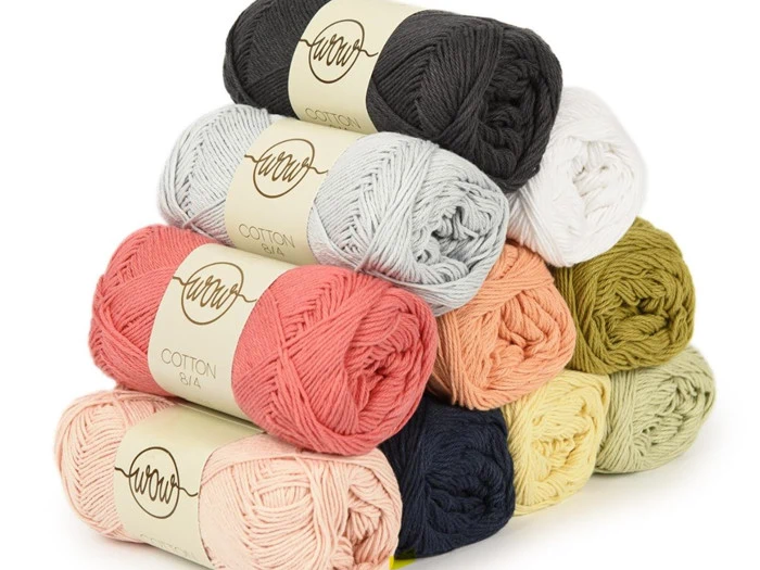 Stort sæt - 1 Stor hæklebog - 20 hæklepinde i Bambus - 20 nøgler 8/4 bomuldsgarn