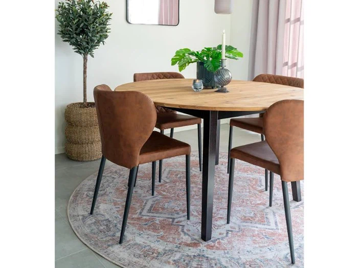 Spisebord i olieret eg m/4 stole