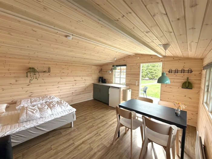 Miniferie på Hvalpsund Familie Camping - Nyrenoveret minihytte inklusiv tapas og morgenbrød