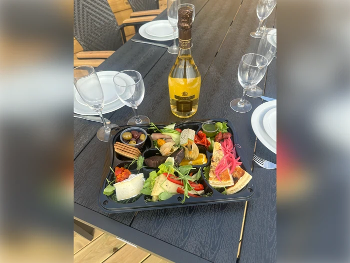 Miniferie for 2: Premium Limfjordshytte inklusiv tapas og morgenbrød med limfjordsudsigt