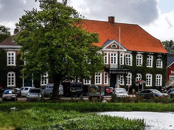Romantikophold hos Gram Slotskro nær ved Gram Sø