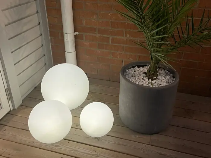 Villa Collection Solar LED kugler Small(D20xH18), Medium(D25xH23) og Large(D30xH28 cm.)