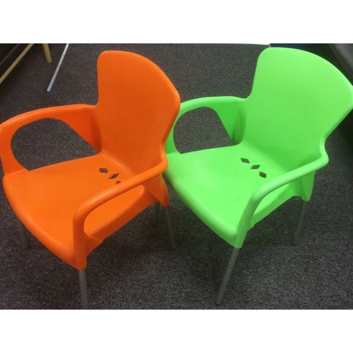 Flotte farverige stole fra Kumo outlet i Skave