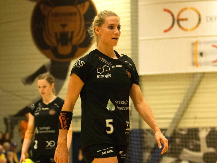 Louise Svalastog Spellerberg spillertrøje med autograf fra København Håndbold