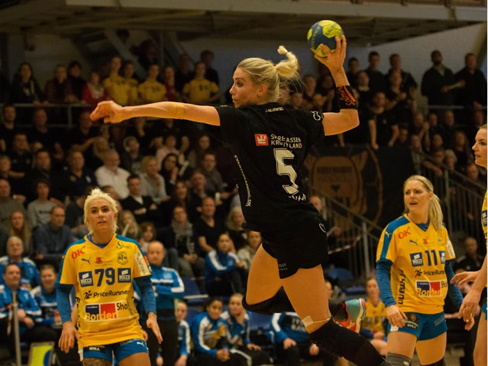 Louise Svalastog Spellerberg spillertrøje med autograf fra København Håndbold