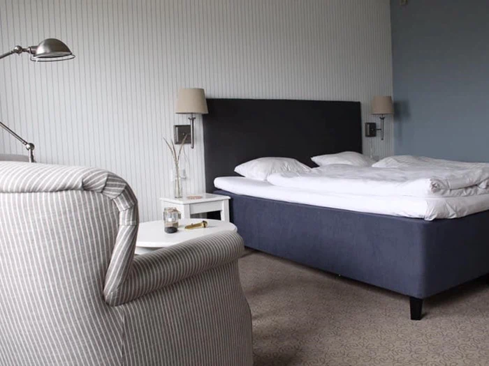 Gourmetophold med vinmenu for 2 personer på Tambohus Kro & Badehotel