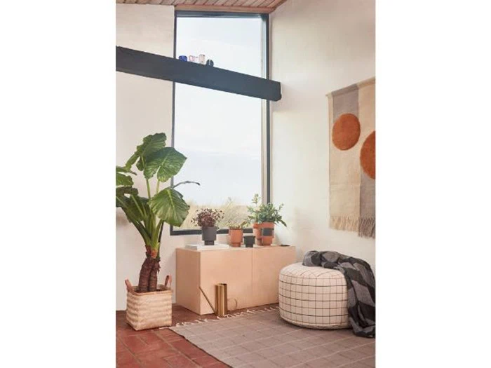 Ternet gulvtæppe Råhvid/Karamel i 80% uld OYOY - 200x140 cm