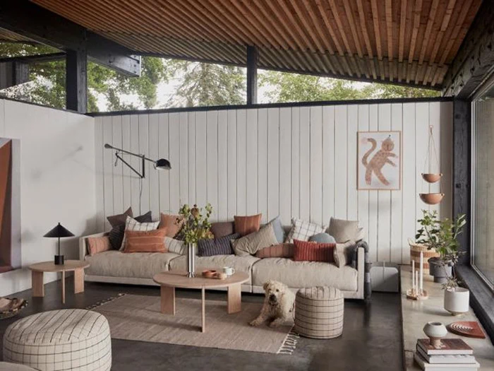 Ternet gulvtæppe Råhvid/Karamel i 80% uld OYOY - 200x140 cm