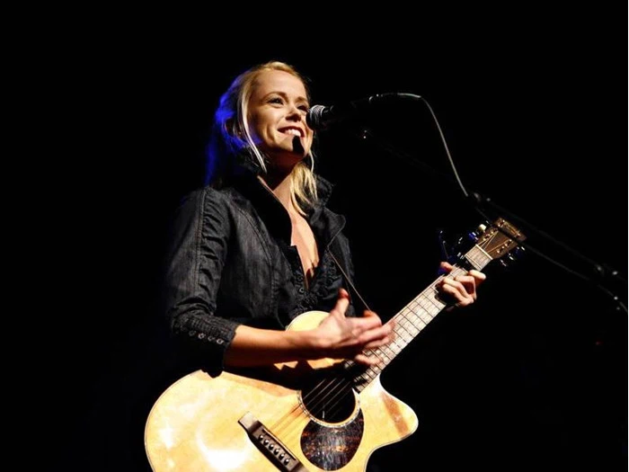 2 x billetter til Thomas Helmig, Tina Dickow +  support i Søndermarken, Kbh d. 3. juni