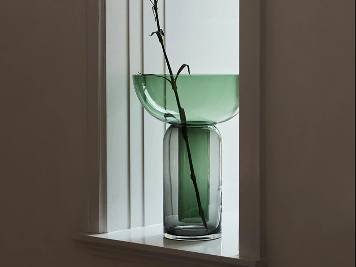 TORUS vase i grøn fra AYTM - H: 33 cm