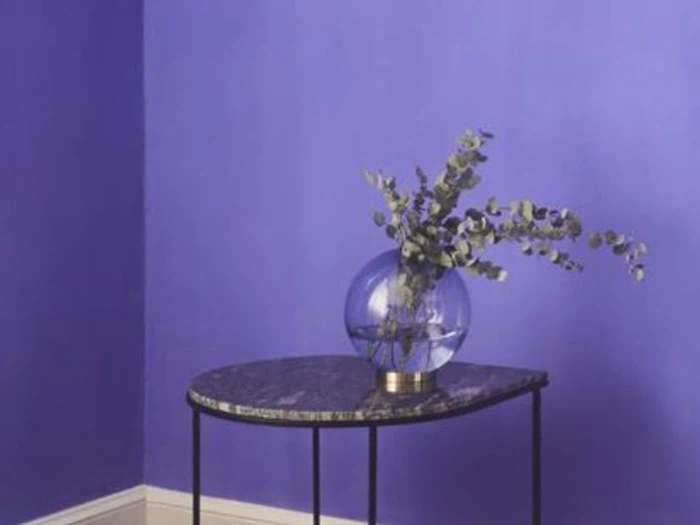 GLOBE vase i navy fra AYTM - 21x21 cm