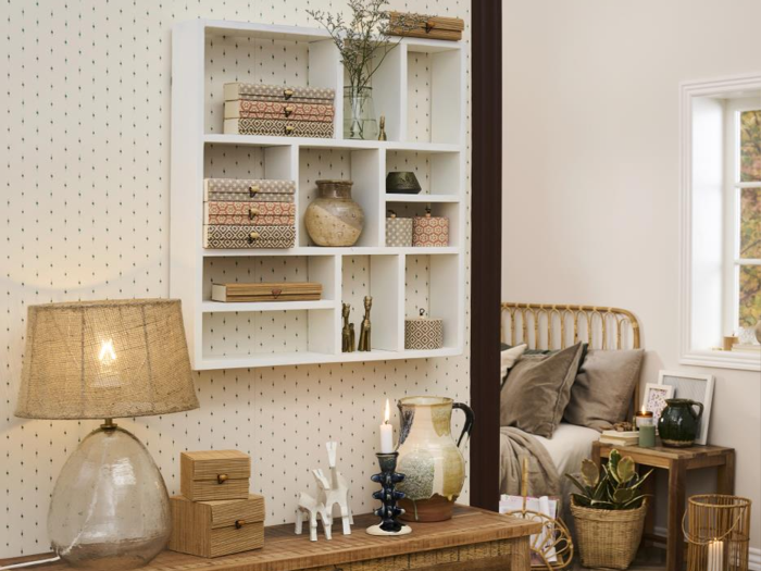 Ib Laursen, UNIKA, Væghylde m/forskellige rum, Råhvid, Træ, B:65,5 x H:60,5 x D:10 cm