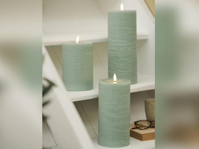 Ib Laursen, LED-bloklys m/varm flamme, Indendørs, Grøn, Voks, H:25 x Dia:10 cm