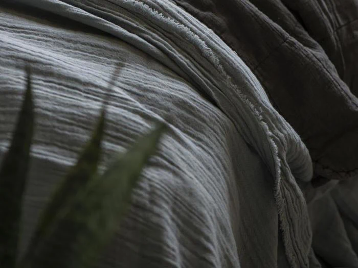 Ib Laursen, Sengetæppe, Støvblå, Dobbeltvævet Bomuld, B:240 x L:240 cm