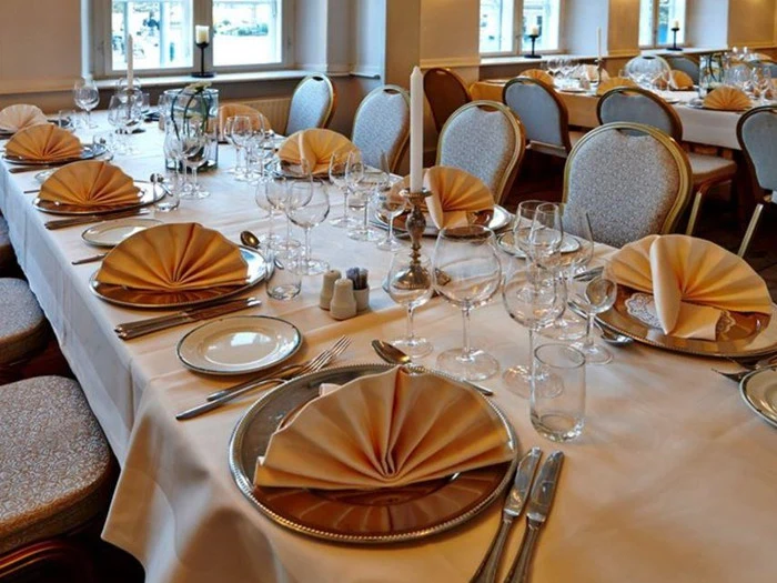 Nytårsaften med forkælelse inkl. vin ad libitum på Hotel Ringkøbing