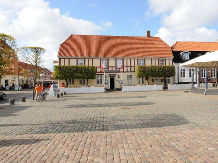 Nytårsaften med forkælelse inkl. vin ad libitum på Hotel Ringkøbing