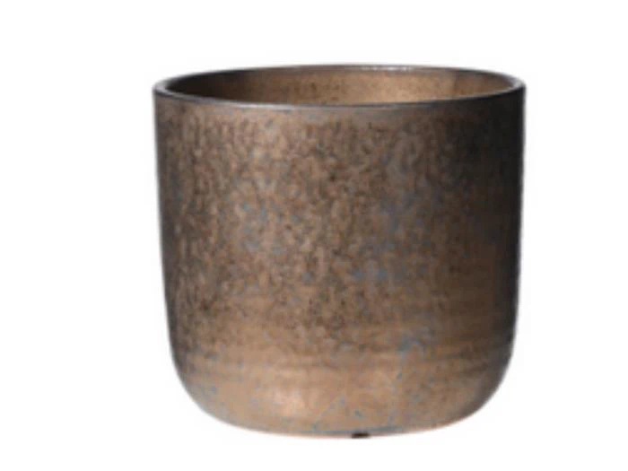 En rund, metallisk bronzekrukke med en let struktureret overflade på en hvid baggrund.