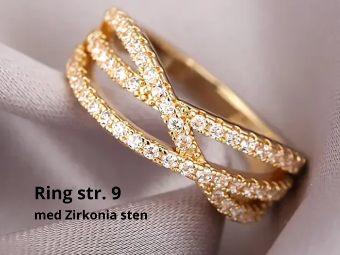 En guldring med krydsende bånd, besat med små funklende zirkonia-sten. Teksten lyder: Ring str. 9 med Zirkonia sten.