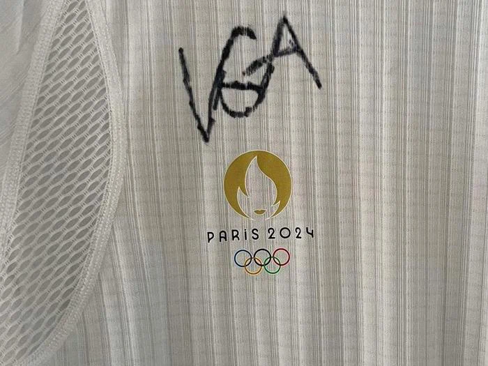 Originale OL 2024 Trøje fra Victor Gairy Aasmul