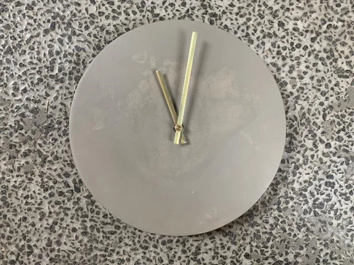 Watch vægur I beton fra House Doctor