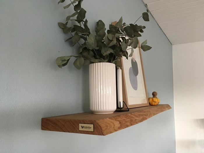 Massive egetræshylder fra WoodenDay