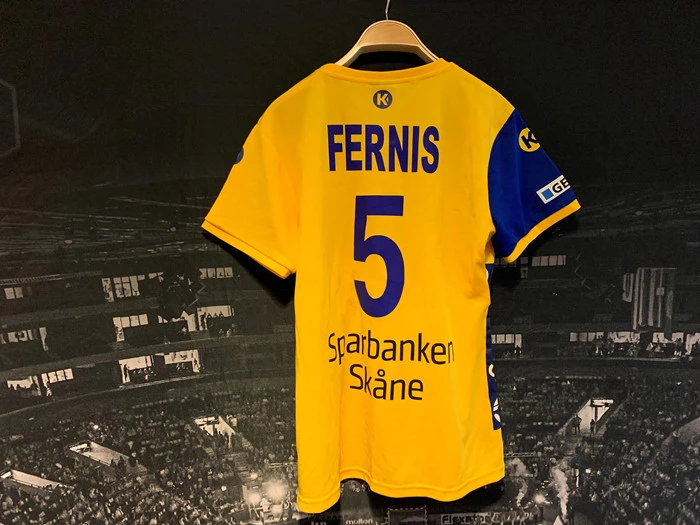 SVENSKA HANDBOLLSLANDSLAGET OCH EMMA FERNIS MATCHTRÖJA (MATCHANVÄND, GUL)